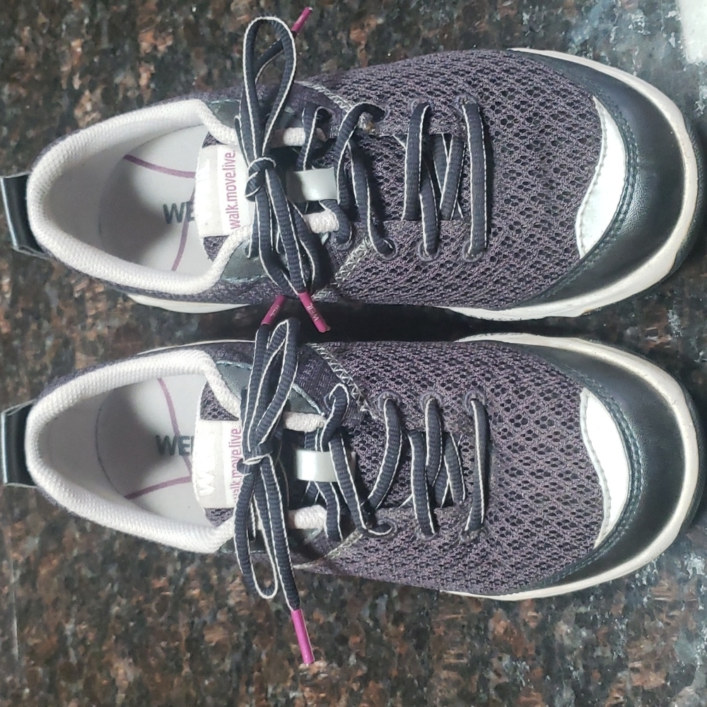 Weil tennis shoes size 6